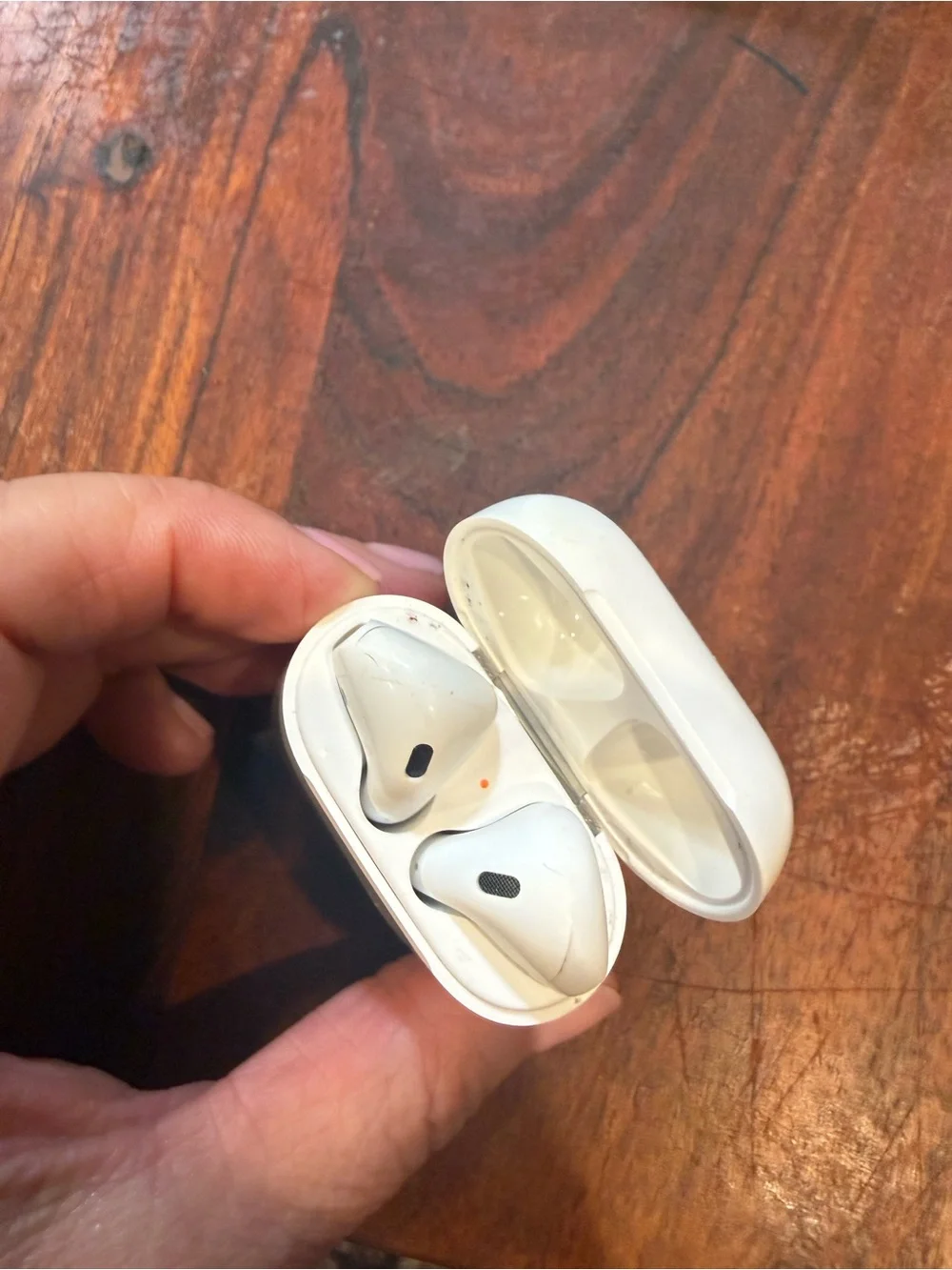 Apple White AirPods Case - Classic Gloss Finish. Barely used